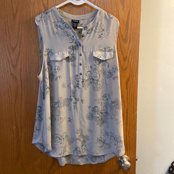 Gray sleeveless torrid top paisley print - Picture 1 of 5